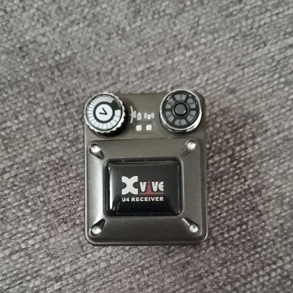 XVIVE U4 Receiver in Black and Gray Negotiable